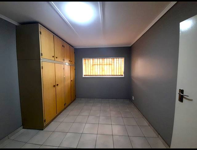 2 BEDROOM FLAT TO LET IN VANDERBIJLPARK CE 2
